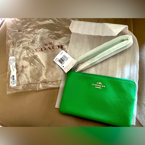 Coach Vibrant Green Leather Wristlet - Picture 1 of 2